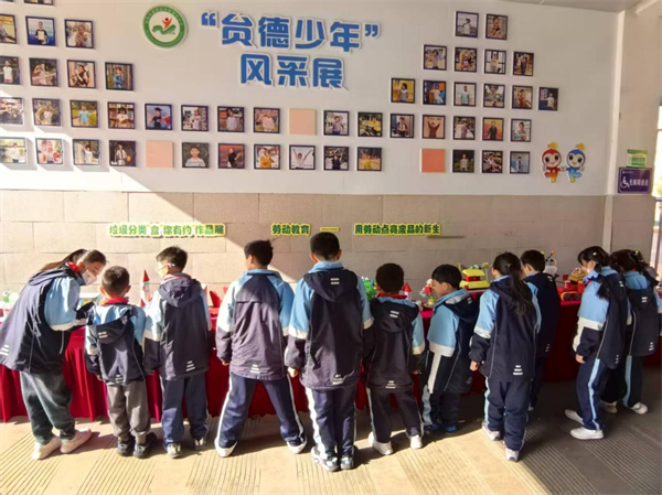 垃圾分类‘盒’你有约——用劳动点燃废品的新生 垃圾分类‘盒’你有约——用劳动点燃废品的新生